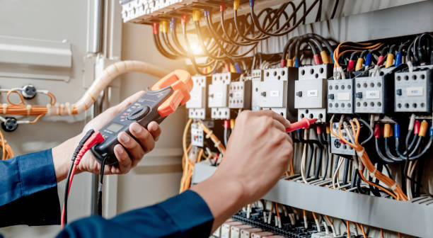 Best Electrical Contractors for Businesses  in Mundelein, IL